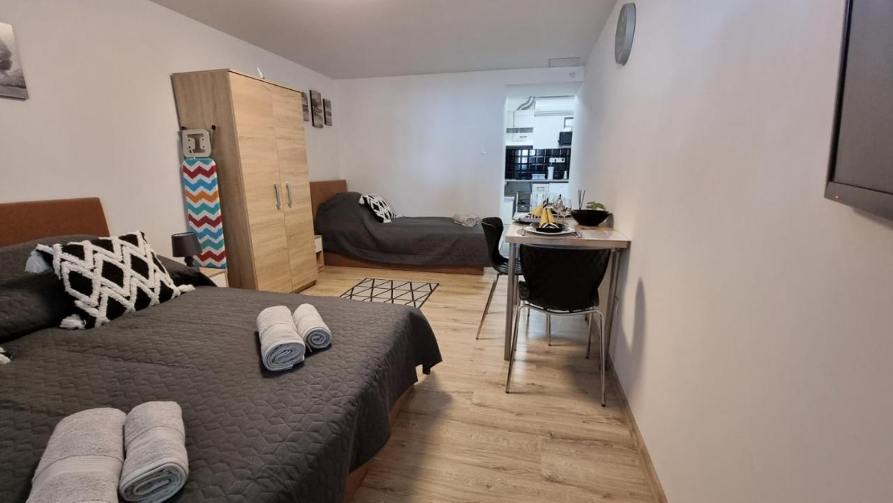 Holiness Apartmanok Seghedin Exterior foto
