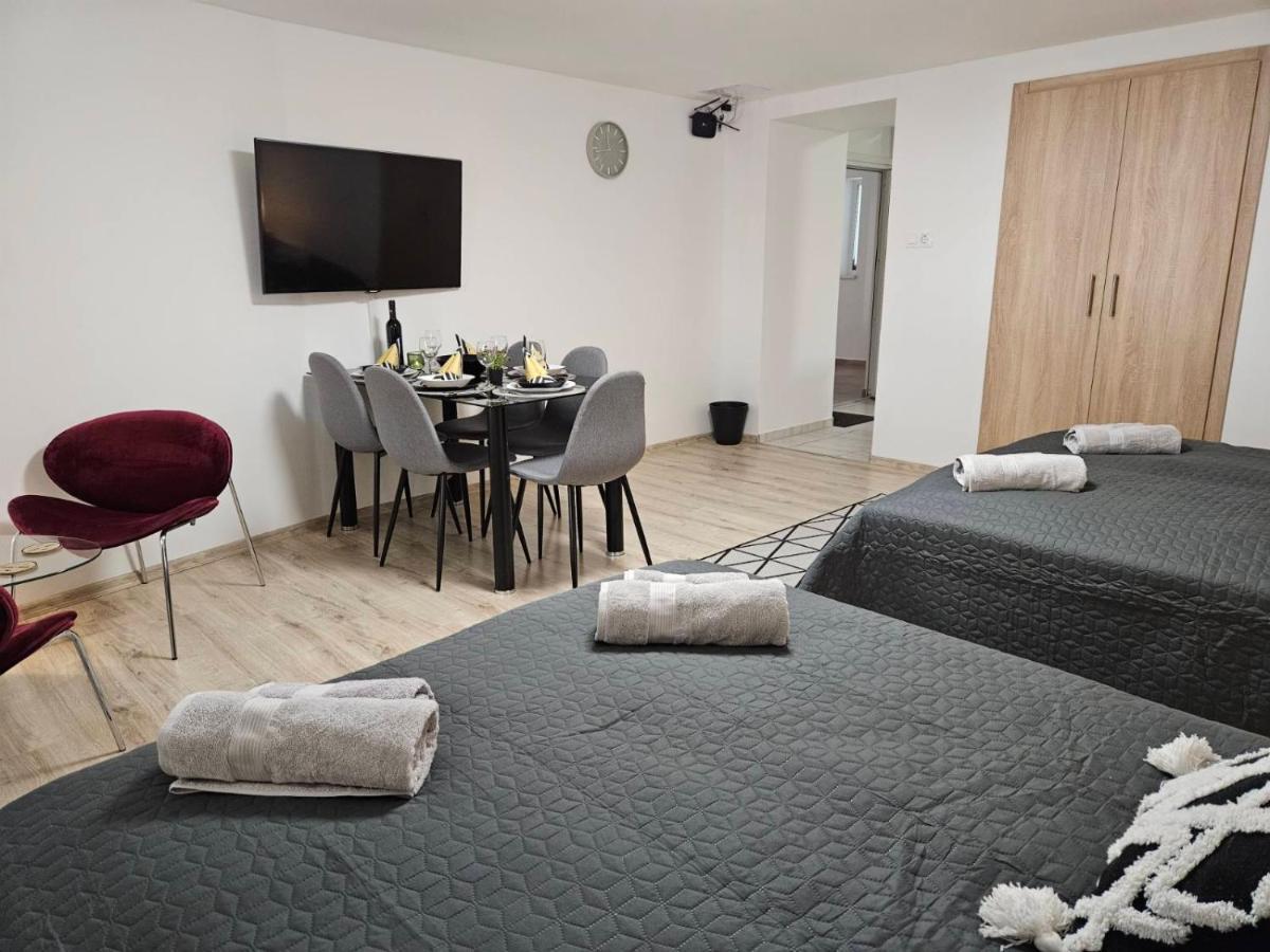 Holiness Apartmanok Seghedin Exterior foto