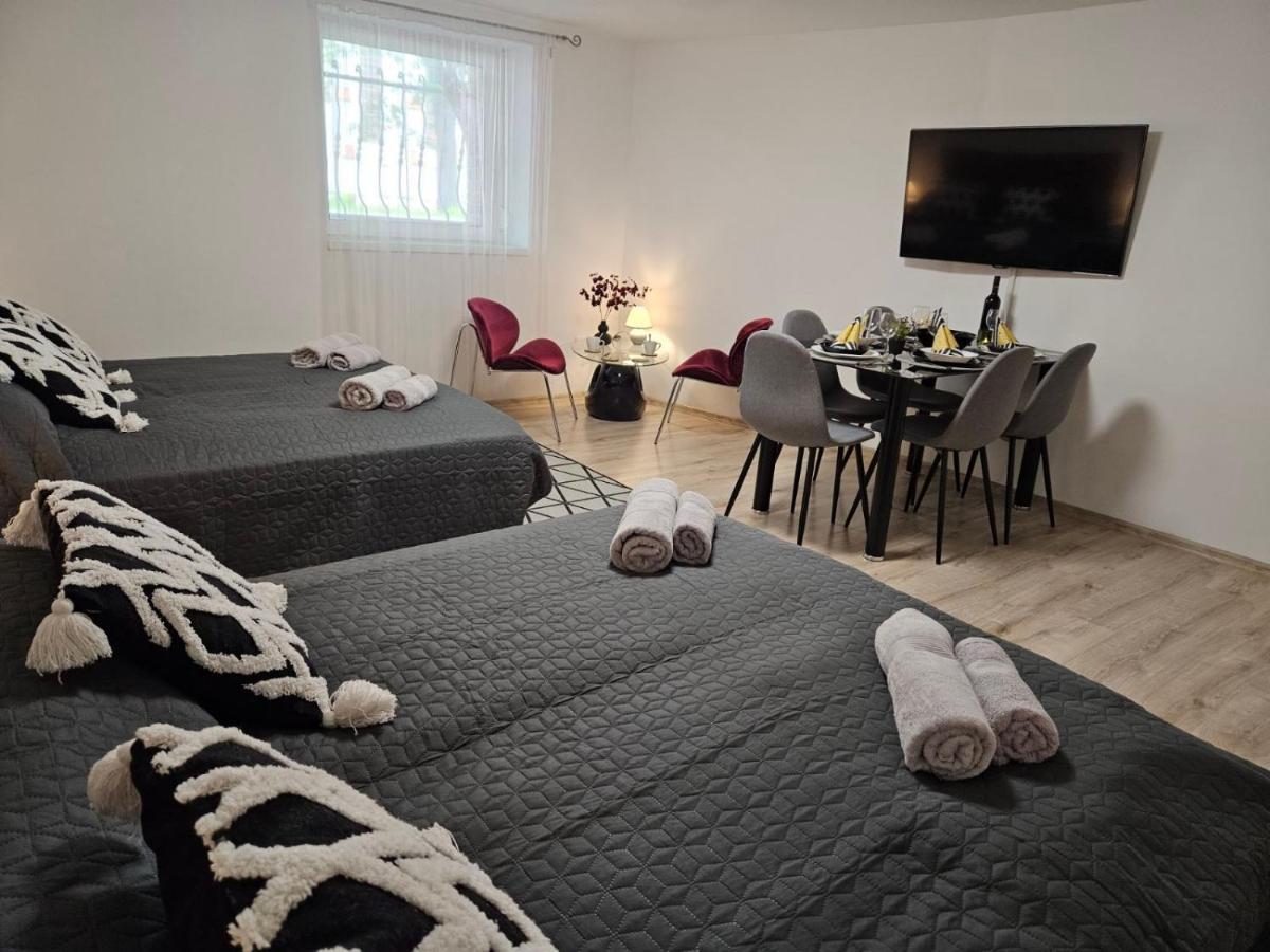 Holiness Apartmanok Seghedin Exterior foto